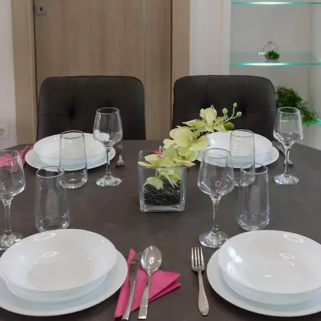 Facada Apartment Kaštela